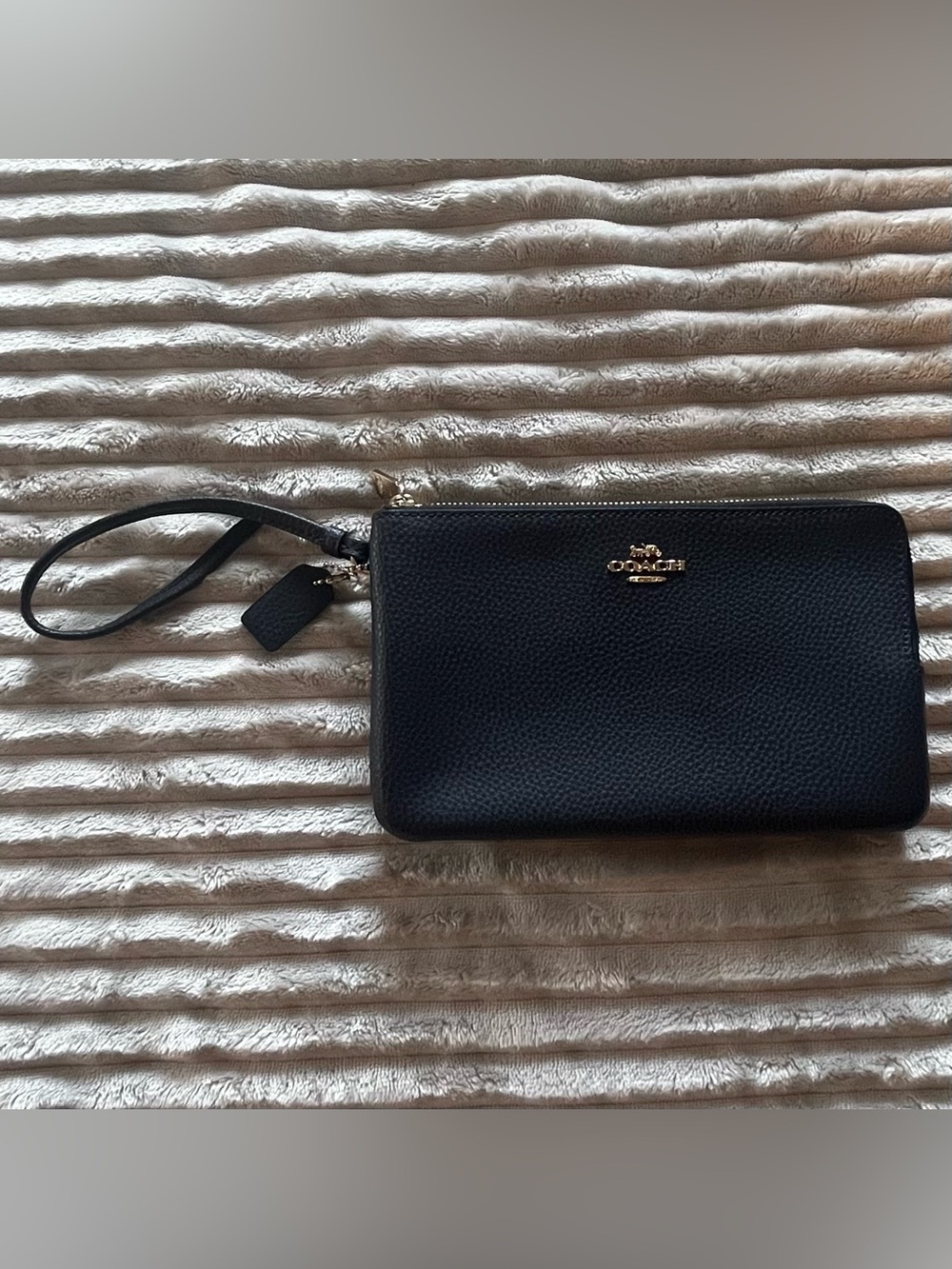 Coach black leather double-zip wristlet wallet ♡